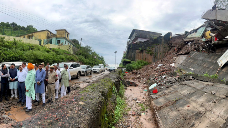 https://salarnews.in/public/uploads/images/newsimages/maannewsimage07092025_174152_Himachal rain damage.png